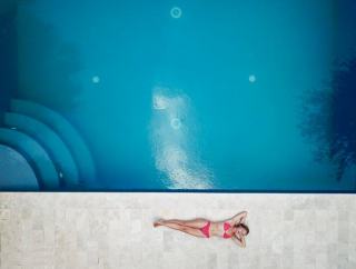 Piscine biologique : différences avec la piscine naturelle pure